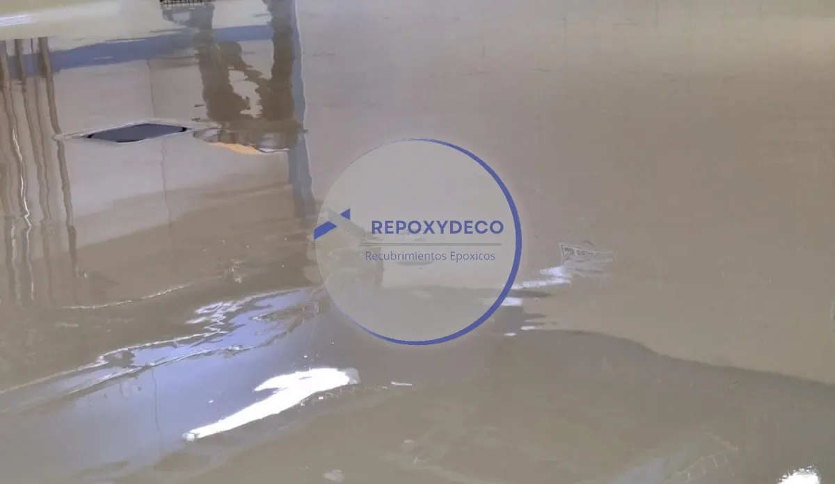 Piso conductivo aplicado por REPOXYDECO